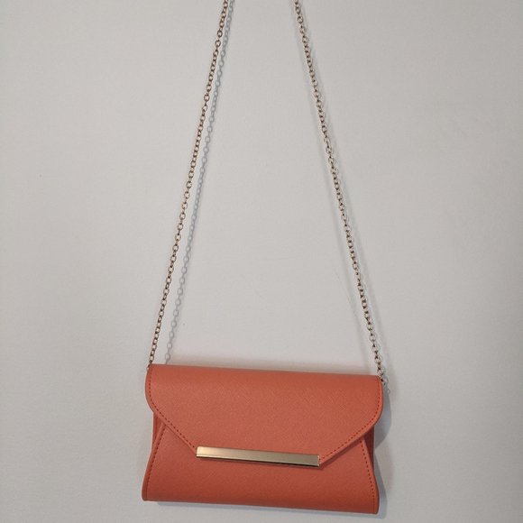 NWOT COLLETTE CLUTCH BAG - Picture 7 of 9